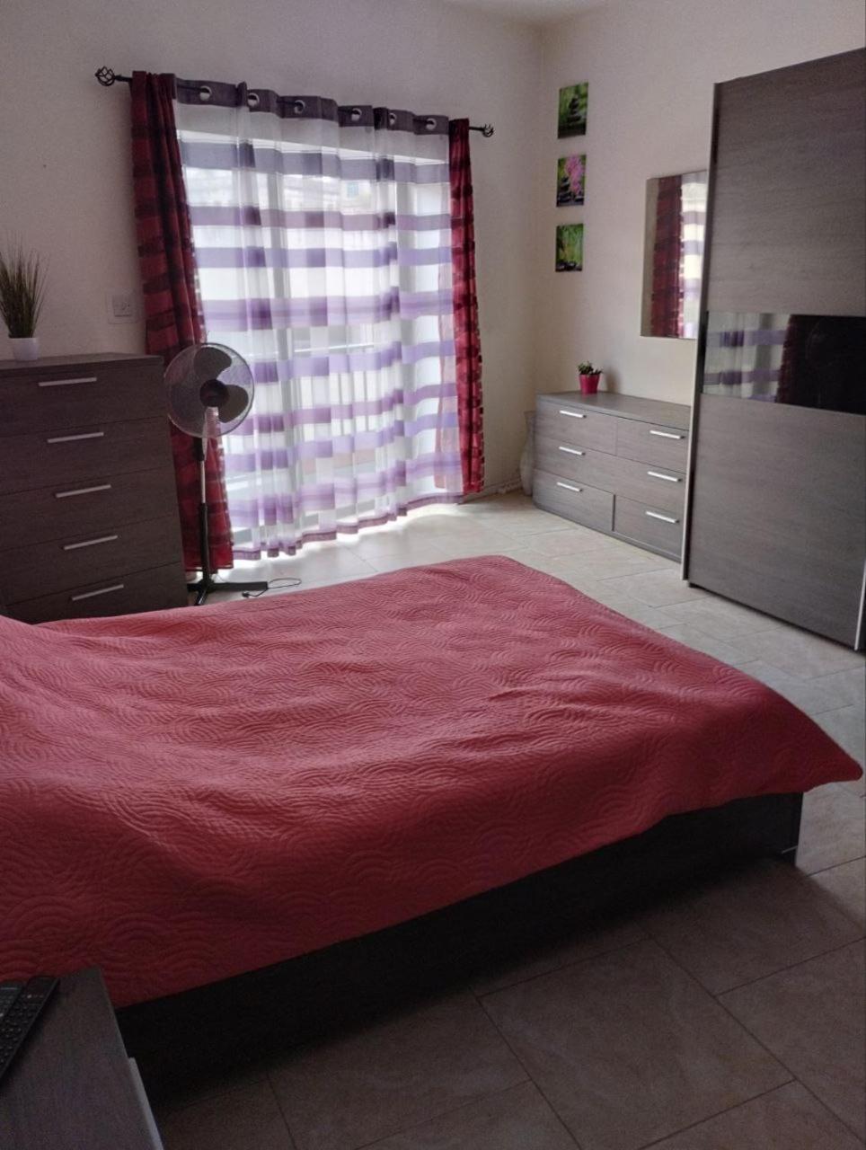 Inessa'S Flat Apartman Pietà Kültér fotó